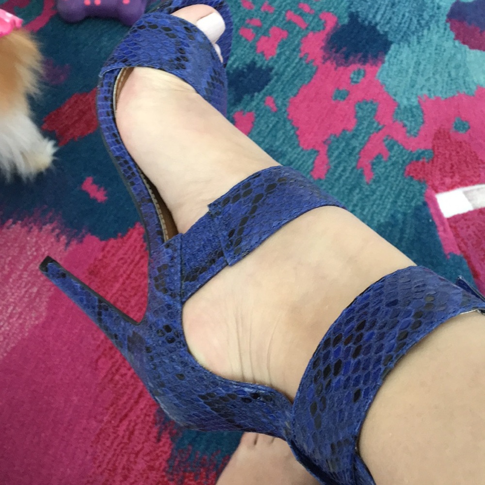 Charlotte Russe royal blue sandals w straps.  6